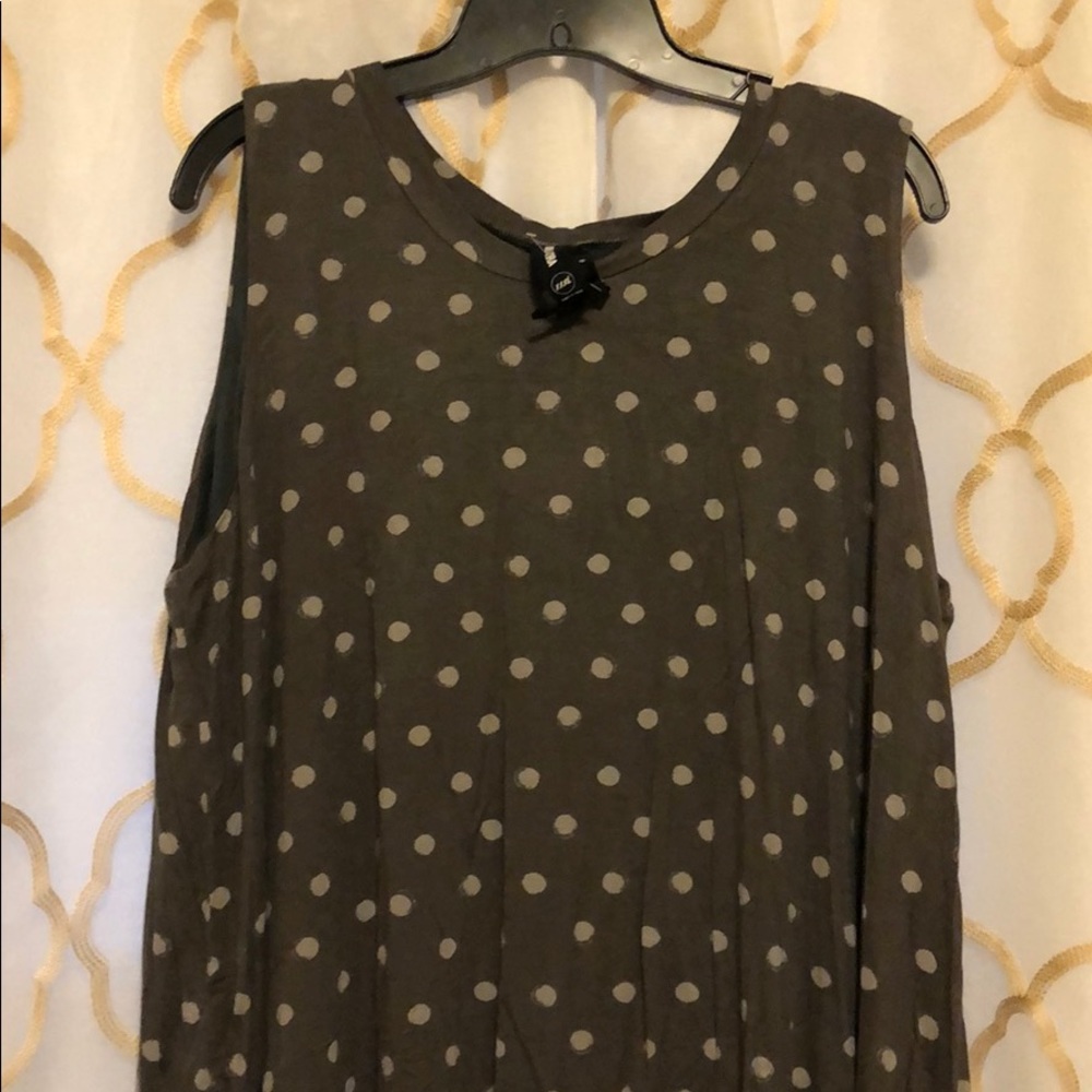 Agnes & Dora gray dot sleeveless tiered tunic